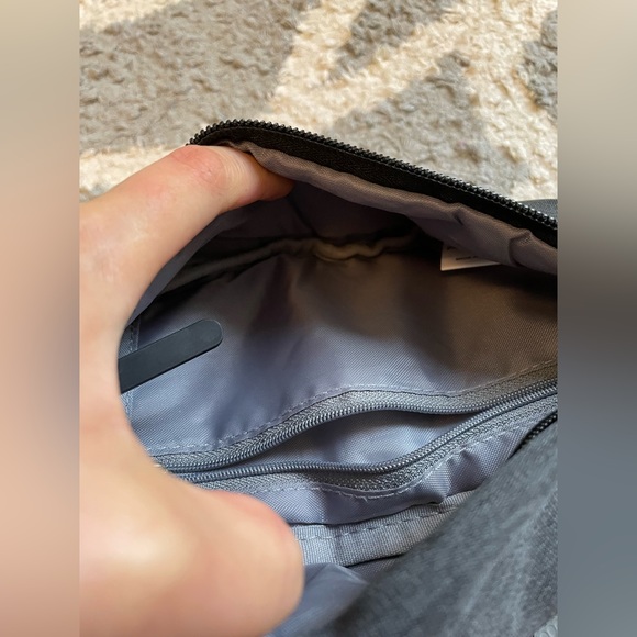 Small fanny pack - Picture 5 of 7